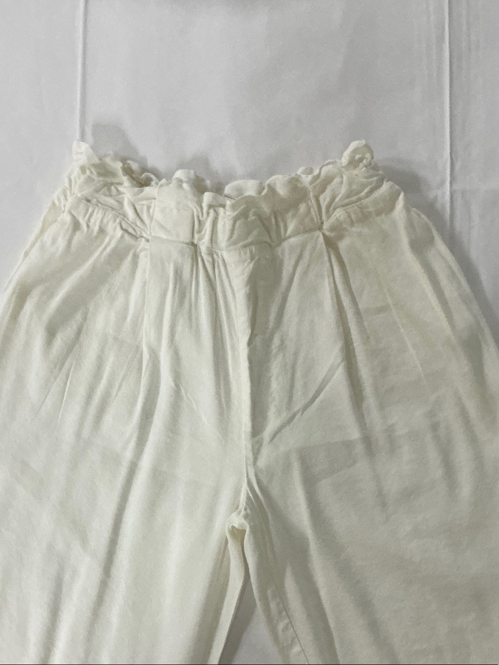 Monrow Ivory Gathered Waist Linen Pant